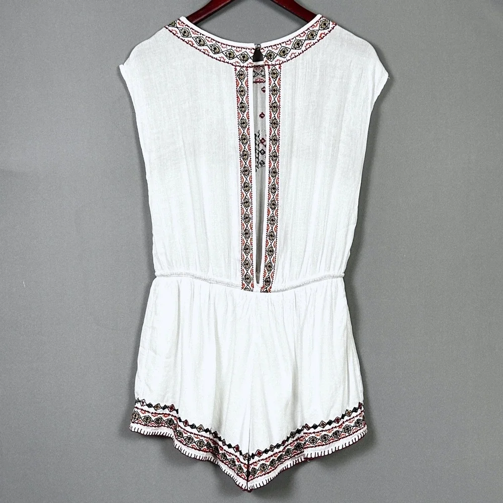 Forever 21 Contemporary Embroidered Romper Womens Medium White‎ Boho Festival